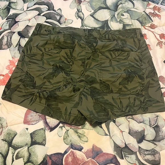 Plant print shorts - Picture 2 of 3